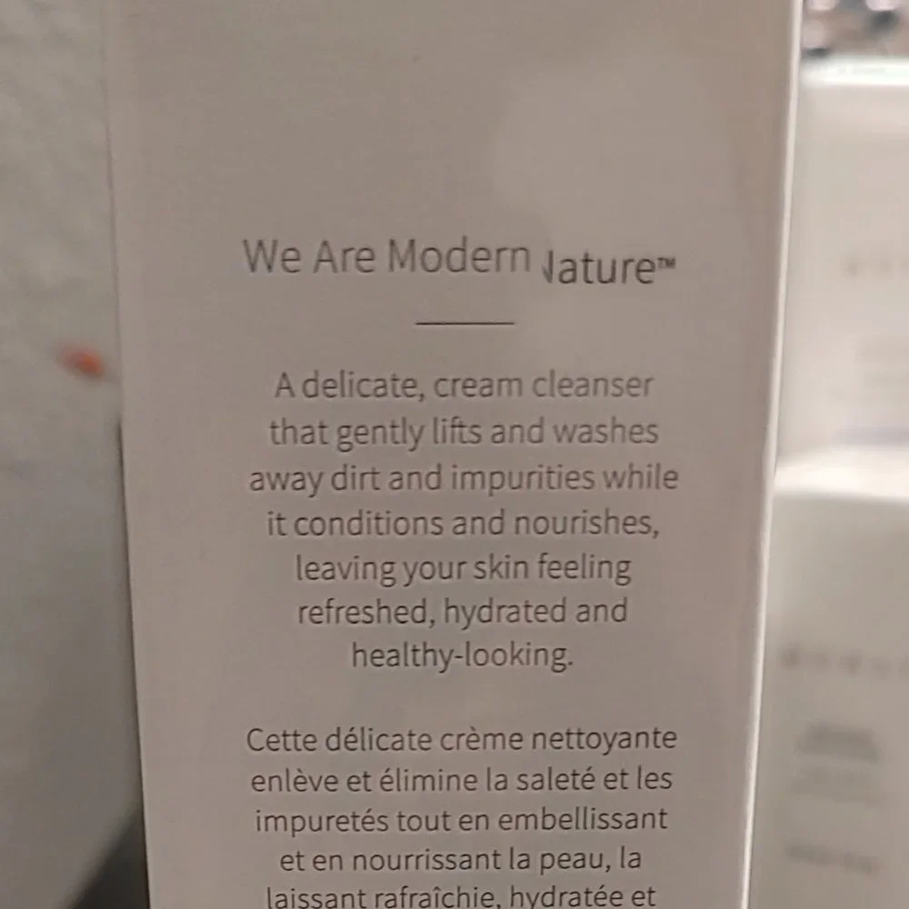 Monat Facial Cleanser - Picture 6 of 9